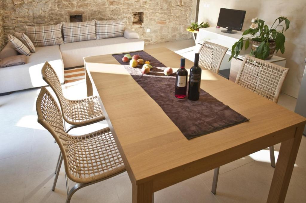 Holiday Apartment In Funtana With Balcony, Air Conditioning, Wifi, Washing Machine 4982-1 Εξωτερικό φωτογραφία